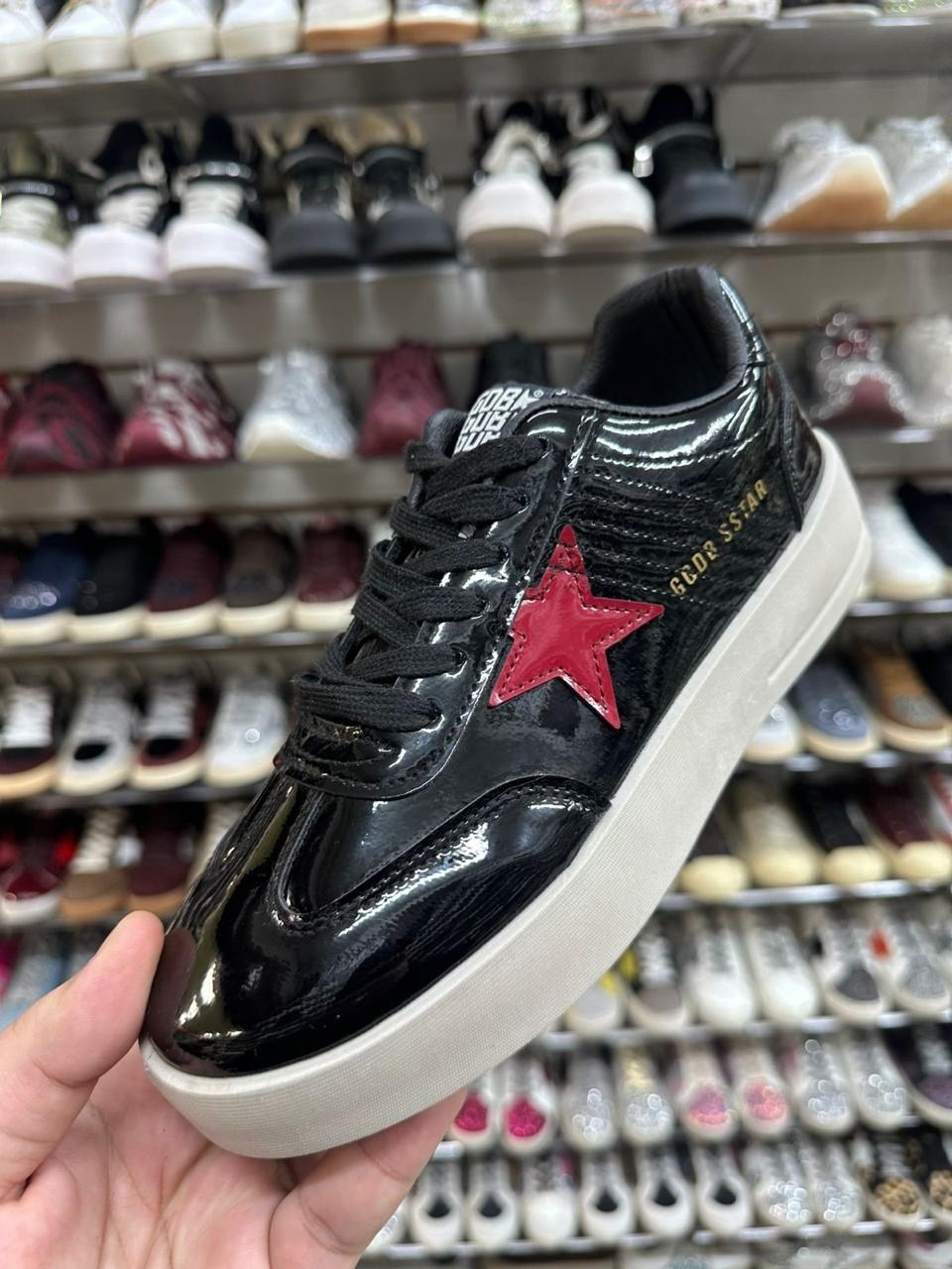 ,кроссовки со звездами,низкие кроссовки,спортивная ,кроссовки golden goose