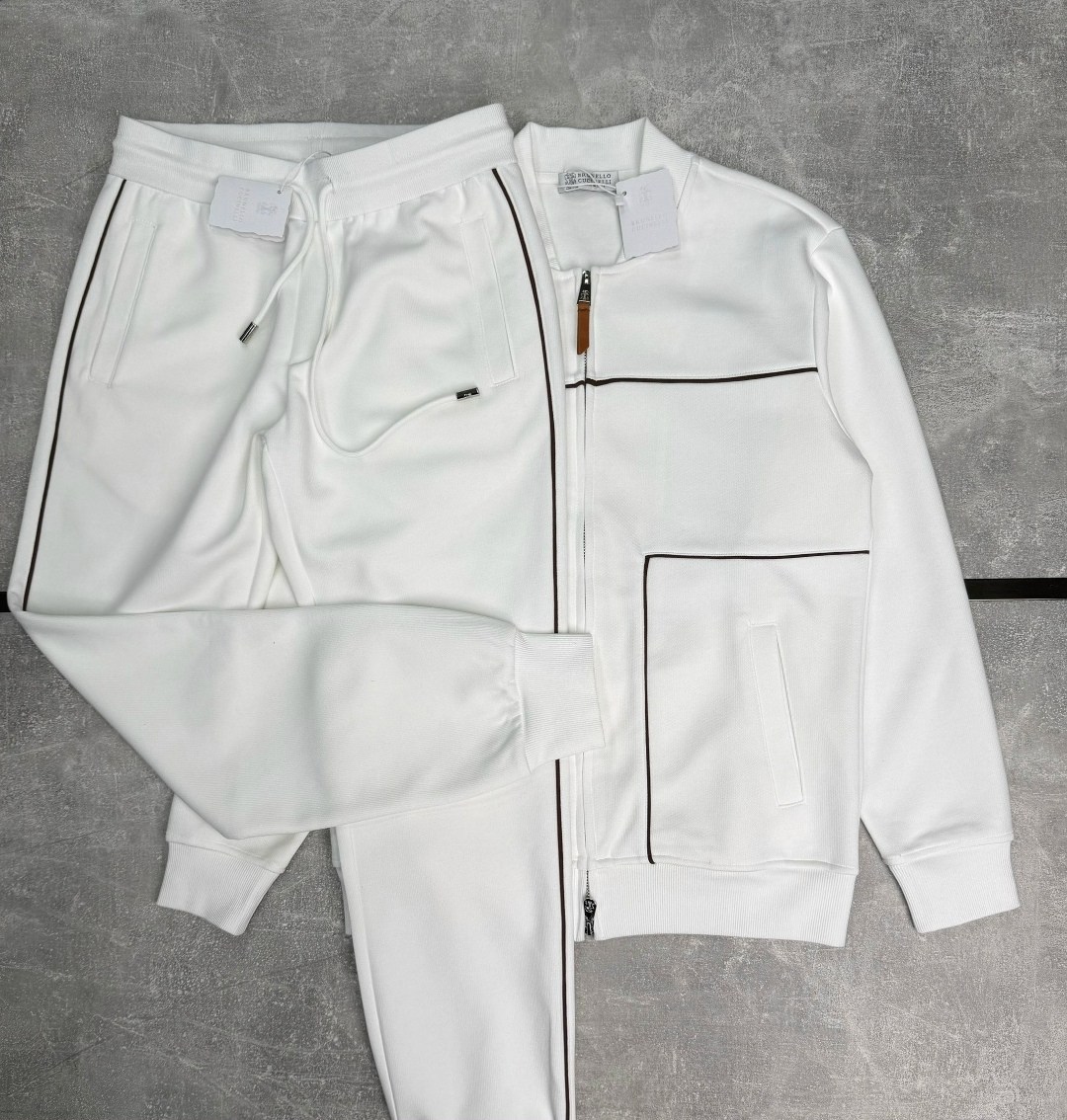 спортивный костюм brunello cucinelli,костюм спортивный,мужские спортивные костюмы,белые костюмы