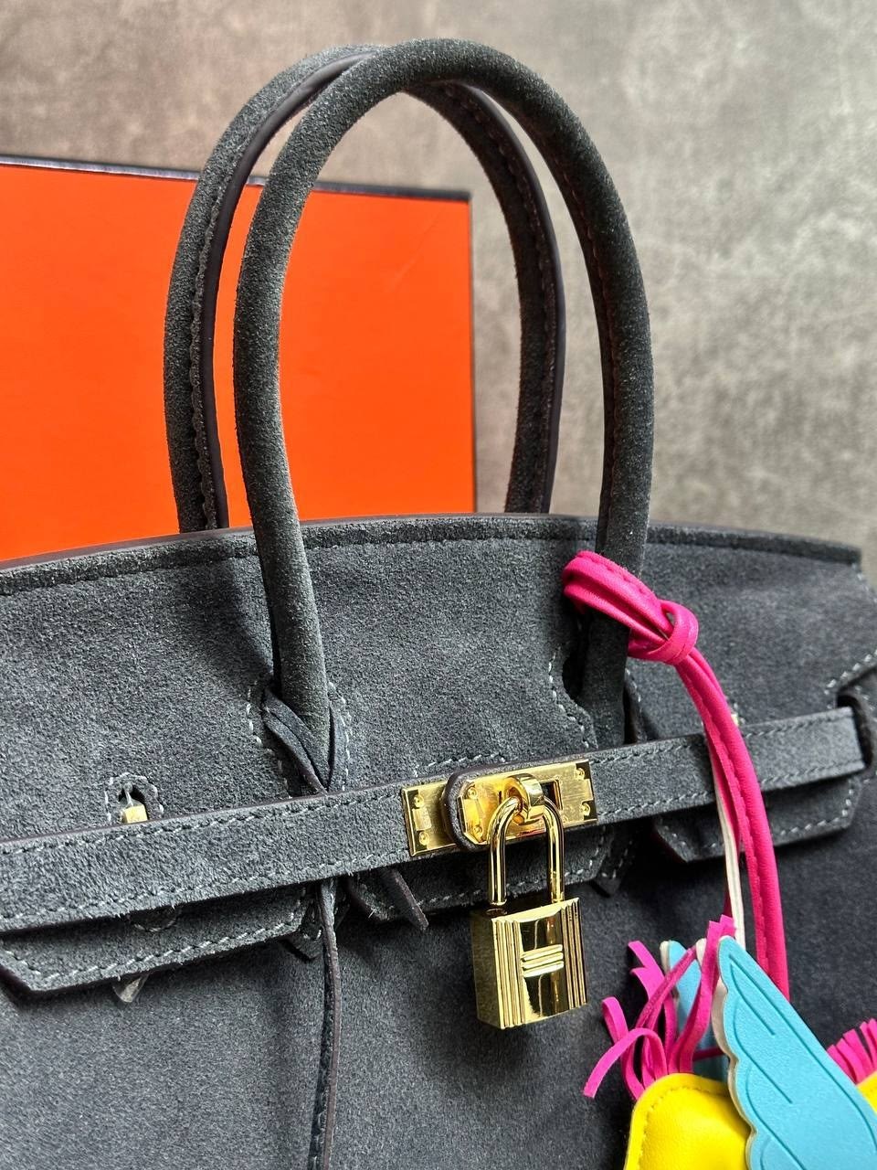 брелок-подвеска на сумку "лошадка с крыльями" по мотивам hermes,сумка hermes,сумка женская hermes,брелок для сумки,сумки эрмес замшевая