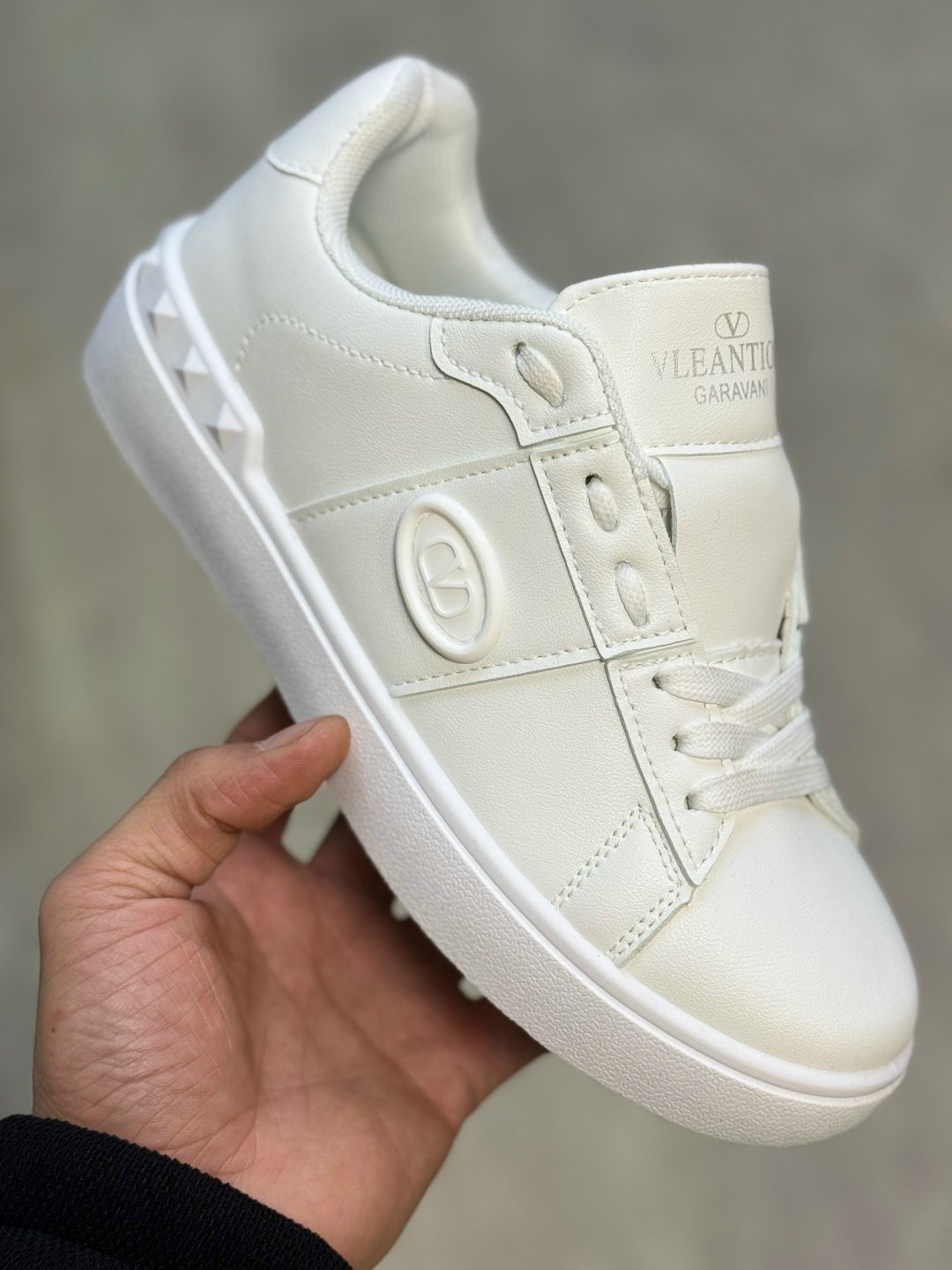 ,кроссовки женскиe,кроссовки valentino,кроссовки женские valentino,белые кроссовки