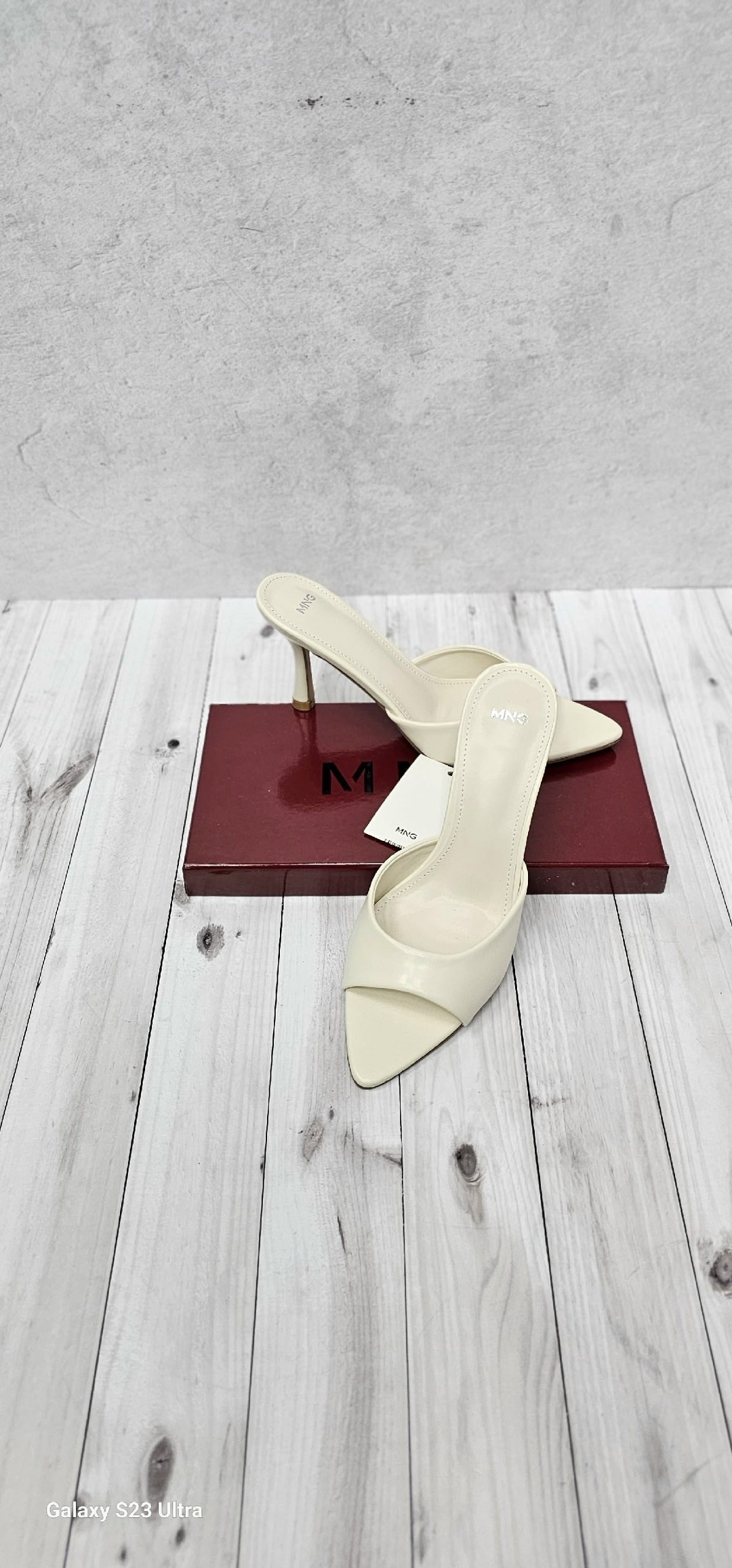 ,бежевые кожаные босоножки the row на низком каблуке,мюли женские,женские босоножки,мюли на каблуке