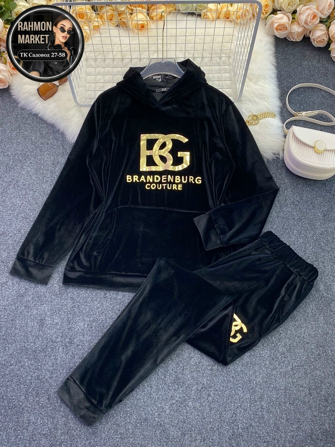 велюровый костюм женский спортивный черный,женский велюровый спортивный костюм большого размера,пышные формы женщины в велюровых костюмах, видео.,костюм велюровый,велюровый спортивный костюм