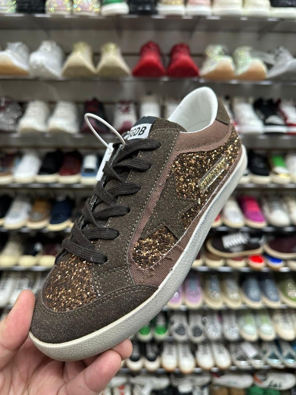 ,golden goose кеды super-star с кристаллами черный,кеды golden goose,кроссовки golden goose,кроссовки golden goose с пайетками на платформе