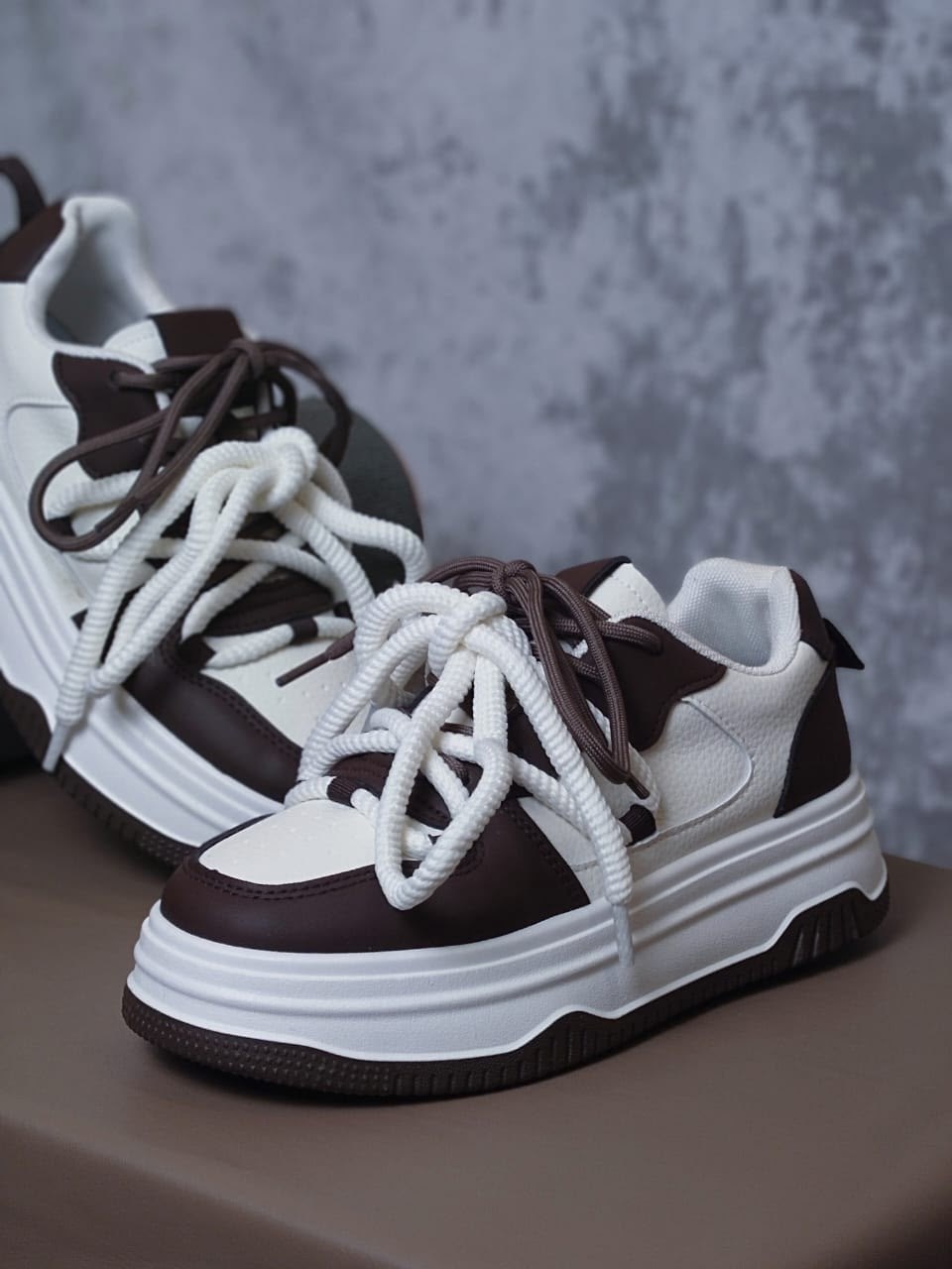 ,женские кроссовки,повседневные кроссовки,стильные женские кроссовки,модные кроссовки