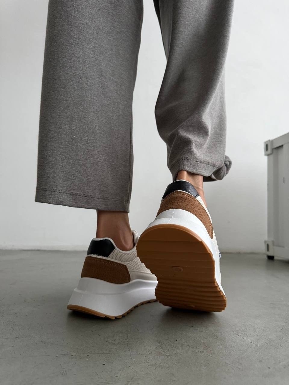 ,кроссовки женскиe,спортивная ,стильные женские кроссовки,модные кроссовки