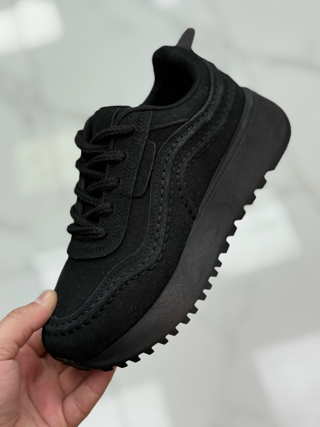 ,кроссовки женскиe,повседневные кроссовки,стильные кроссовки,массивные кроссовки