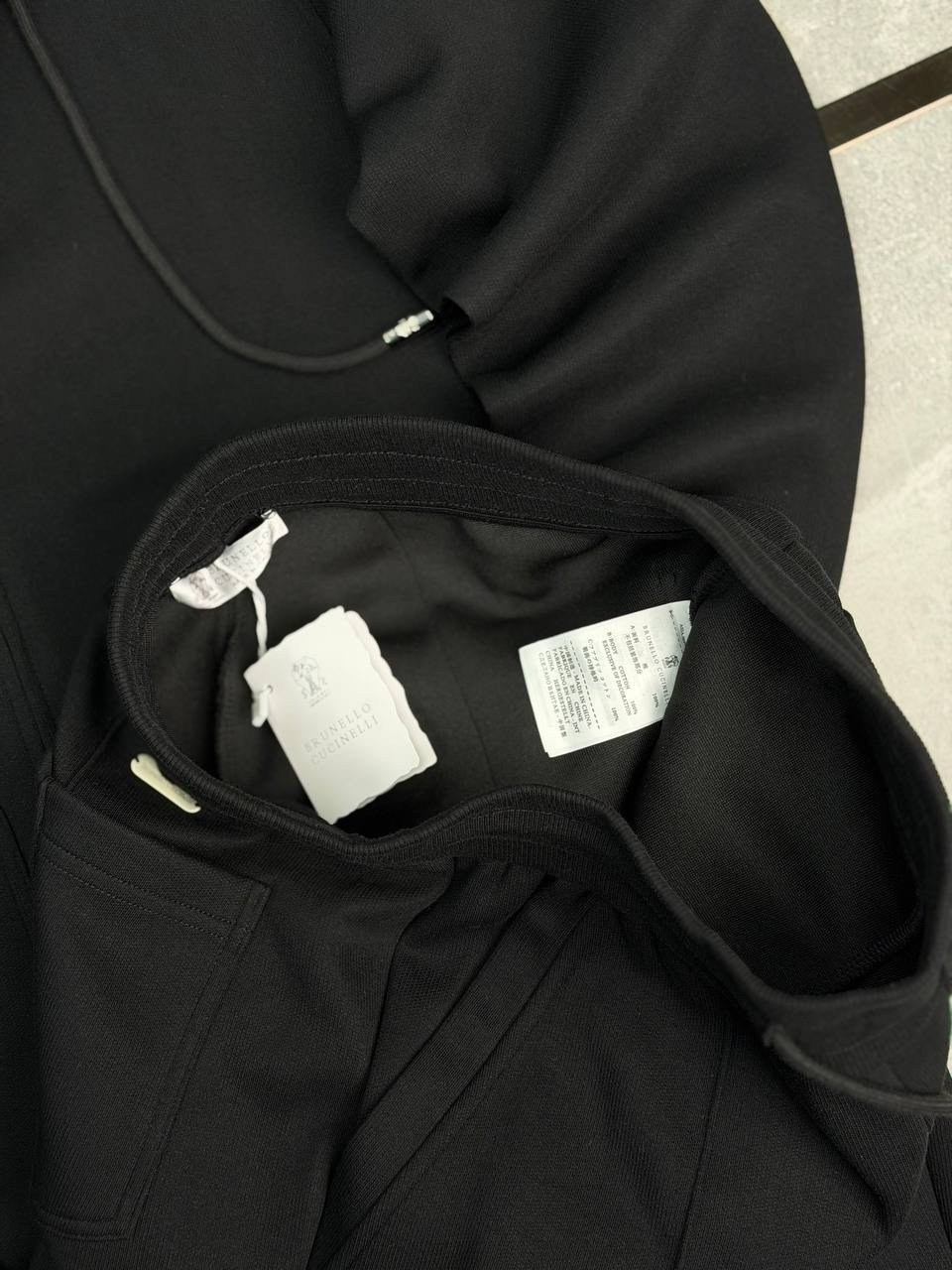 спортивный костюм brunello cucinelli,бежевая кофта,спортивные костюм,мужской спортивный костюм