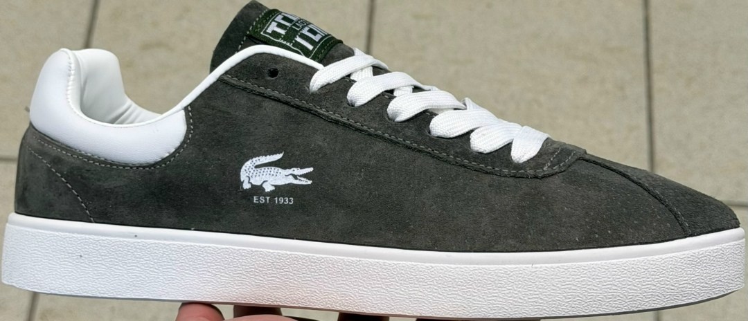 кроссовки lacoste,кроссовки lacoste baseshot,мужские кроссовки lacoste baseshot из замши с резиновой подошвой,кеды baseshot lacoste,замшевые кроссовки lacoste для мужчин с контрастной резиновой подошв