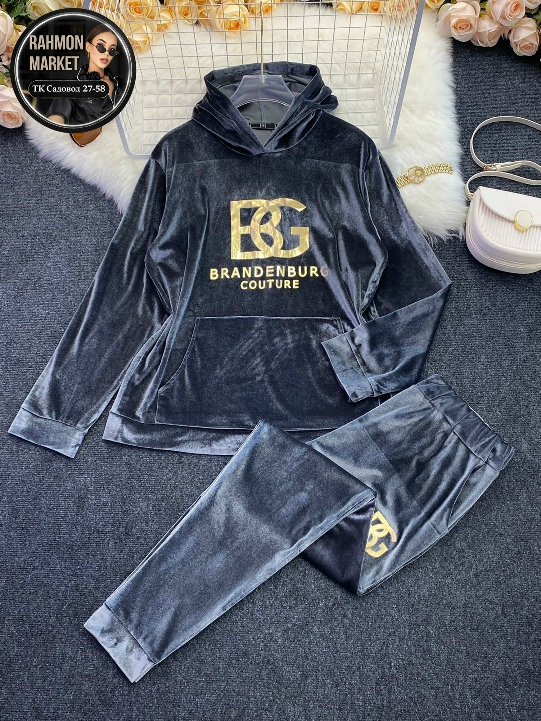 велюровый костюм женский спортивный черный,женский велюровый спортивный костюм большого размера,пышные формы женщины в велюровых костюмах, видео.,костюм велюровый,велюровый спортивный костюм