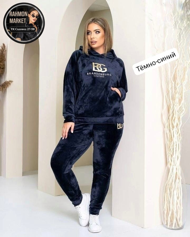 велюровый костюм женский спортивный черный,женский велюровый спортивный костюм большого размера,пышные формы женщины в велюровых костюмах, видео.,костюм велюровый,велюровый спортивный костюм