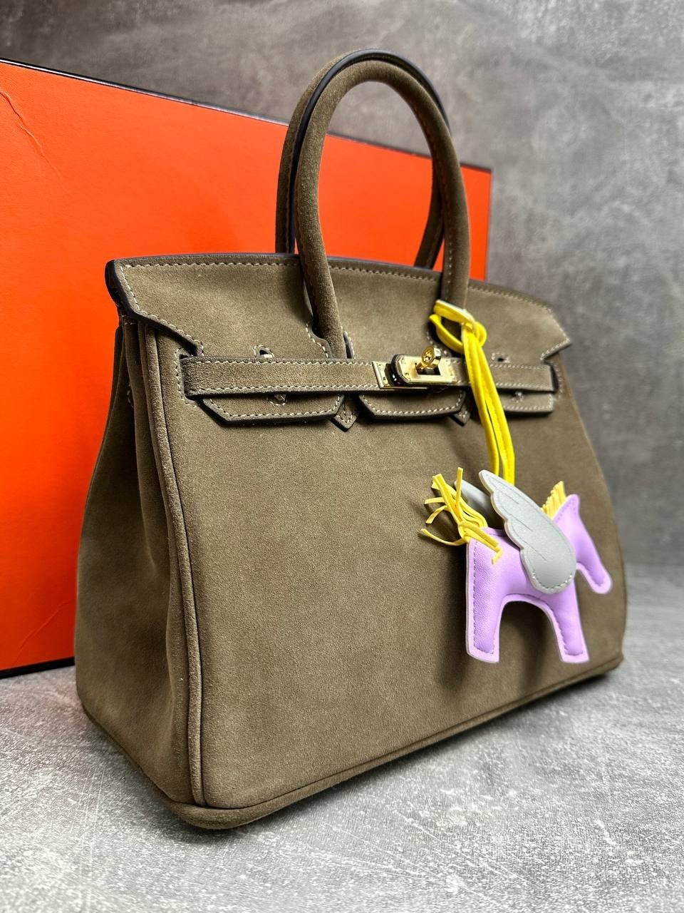 брелок-подвеска на сумку "лошадка с крыльями" по мотивам hermes,сумка hermes,сумка женская hermes,брелок для сумки,сумки эрмес замшевая