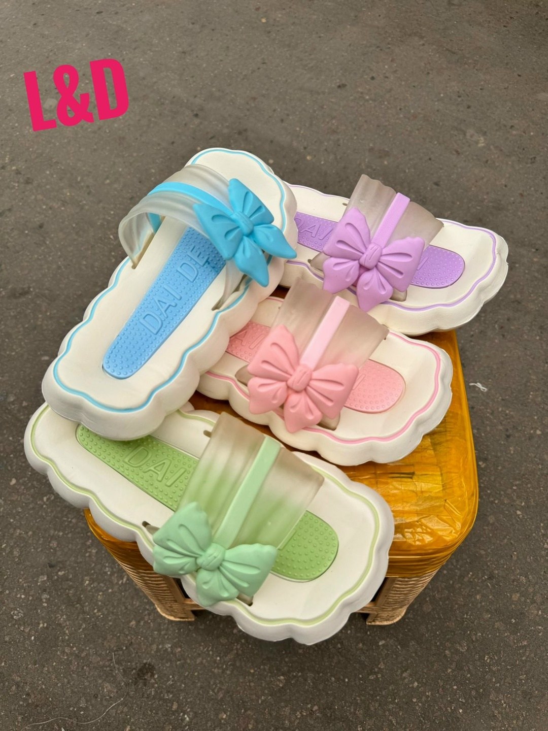 ,шлепанцы женские,летние тапочки,модные тапочки,шлепанцы модные