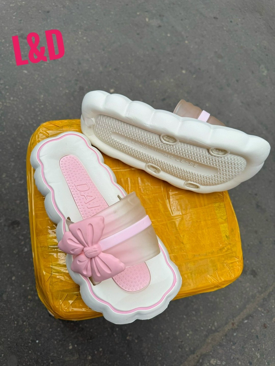 ,шлепанцы женские,летние тапочки,модные тапочки,шлепанцы модные