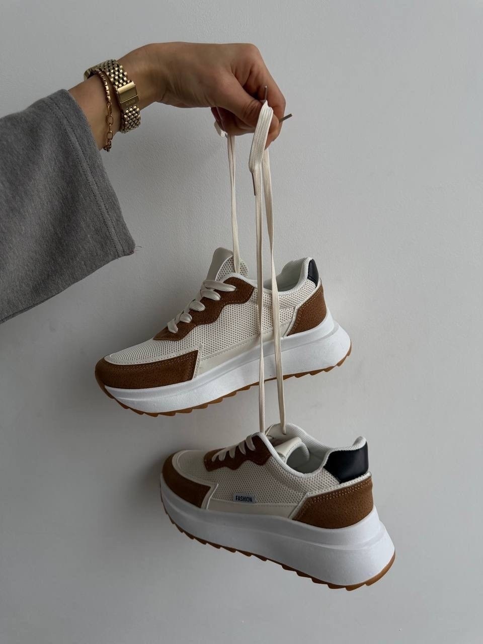 ,кроссовки женскиe,спортивная ,стильные женские кроссовки,модные кроссовки