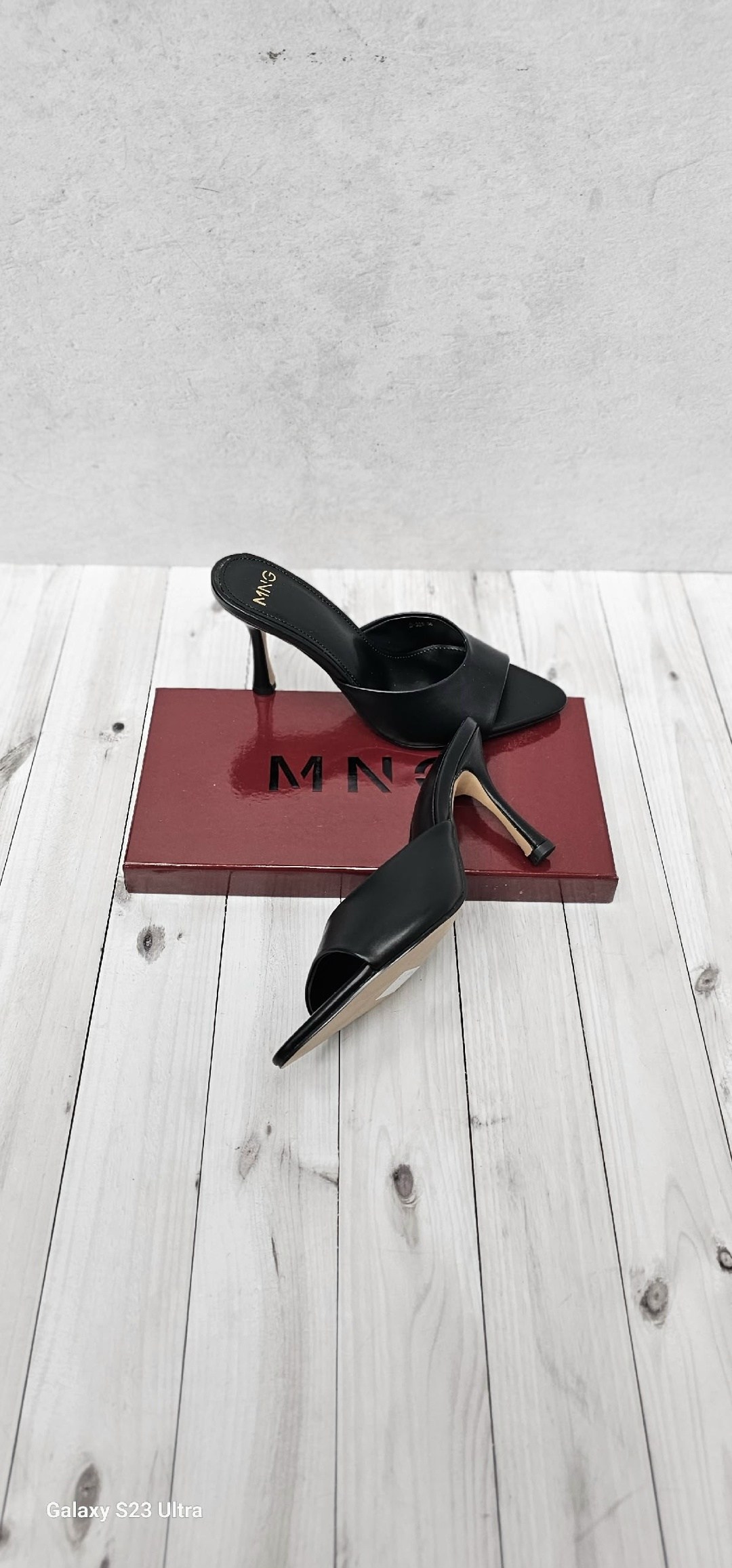 ,бежевые кожаные босоножки the row на низком каблуке,мюли женские,женские босоножки,мюли на каблуке