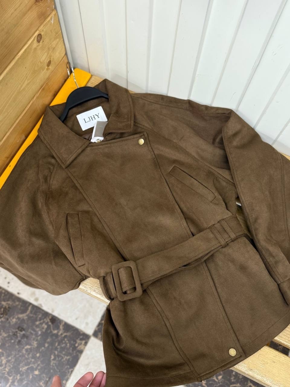 замшевая куртка,куртка рабочего тренд замшевая tinaria 313880037,куртка замшевая женская,куртка из искусственной замши коричневая,классическая коричневая замшевая женская куртка с поясом