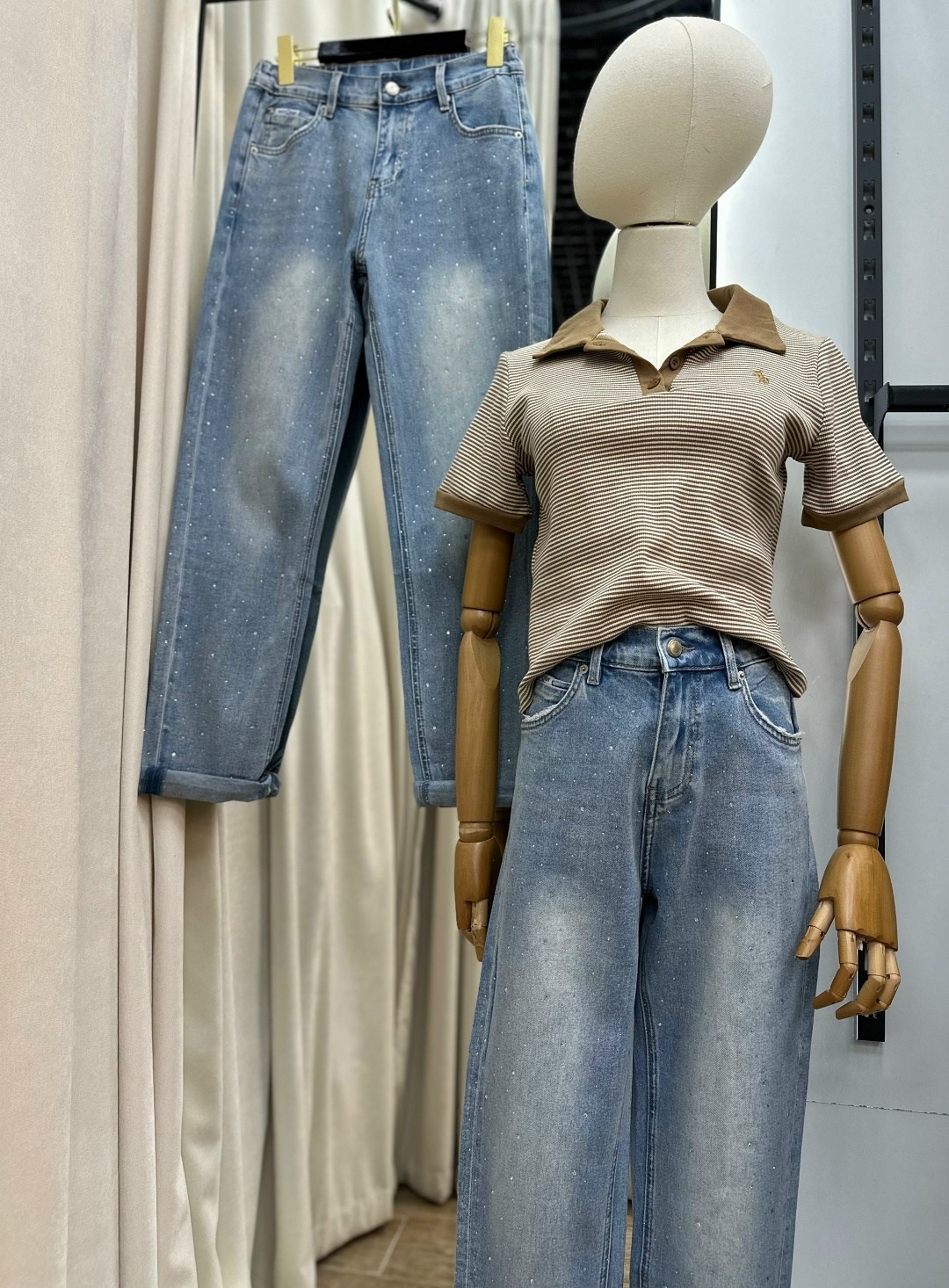 кожаная куртка,модная куртка,широкие джинсы,