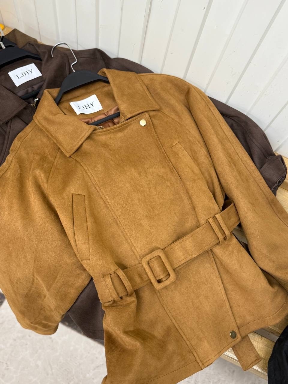 замшевая куртка,куртка рабочего тренд замшевая tinaria 313880037,куртка замшевая женская,куртка из искусственной замши коричневая,классическая коричневая замшевая женская куртка с поясом