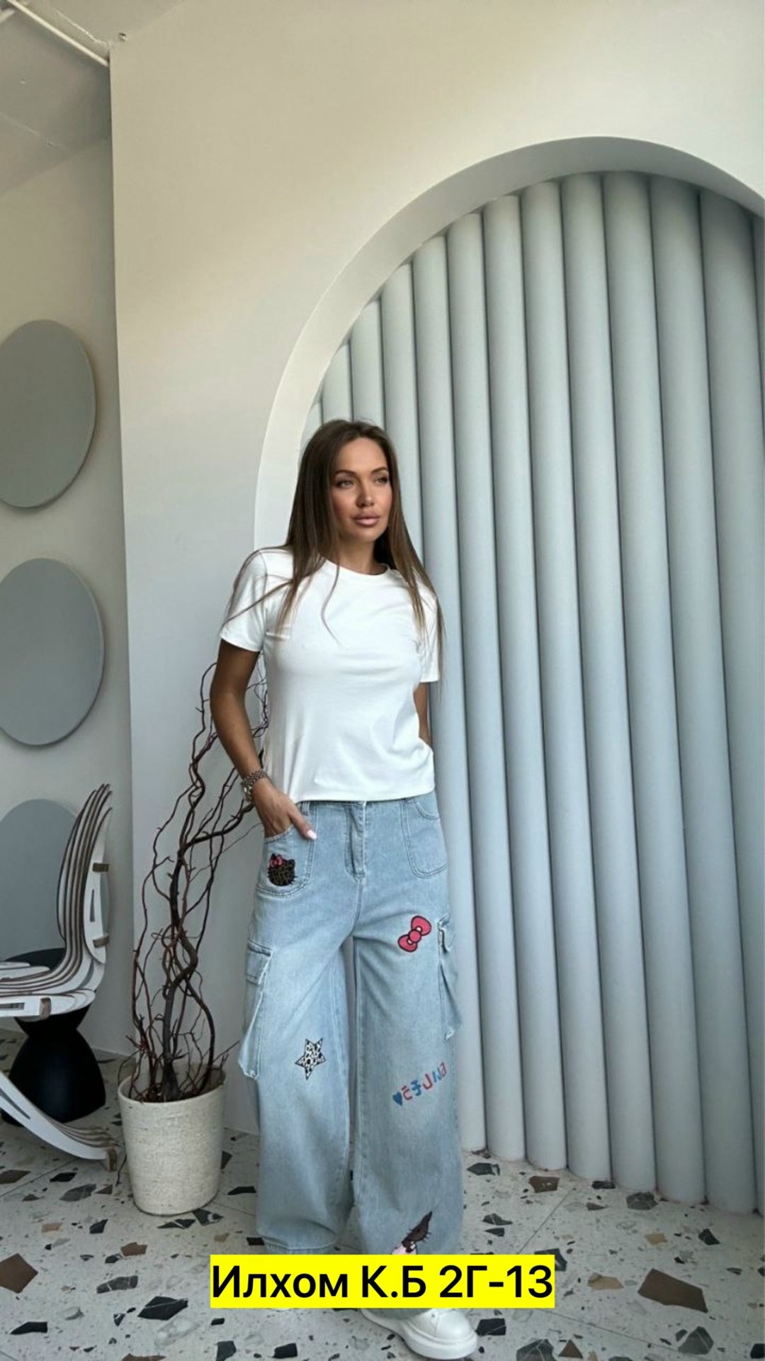 женские джинсы,джинсы с нашивками,джинсовые брюки,джинсы с карманами,одежда джинсы