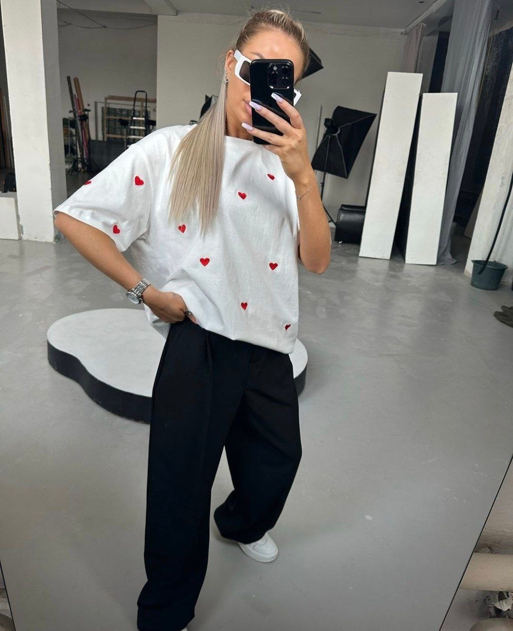 футболка с сердечками,женская футболка,футболки оверсай,женская футболка оверсайз,белая футболка оверсайз
