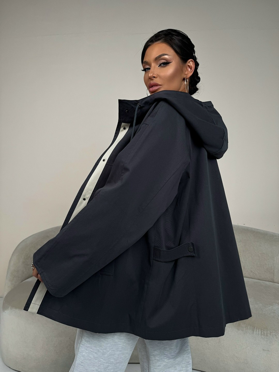 демисезонная куртка,куртка,ветровка удлиненная с капюшоном,куртка модная,женская куртка