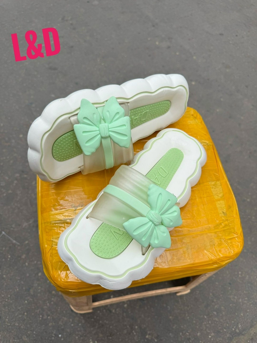 ,шлепанцы женские,летние тапочки,модные тапочки,шлепанцы модные