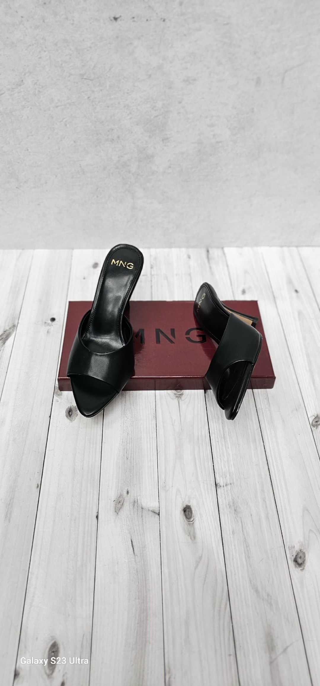 ,бежевые кожаные босоножки the row на низком каблуке,мюли женские,женские босоножки,мюли на каблуке