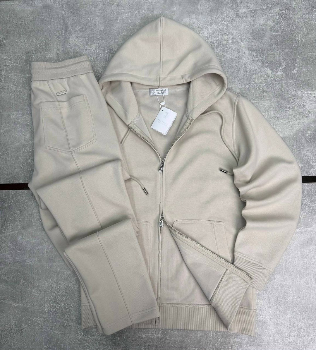 спортивный костюм brunello cucinelli,бежевая кофта,спортивные костюм,мужской спортивный костюм