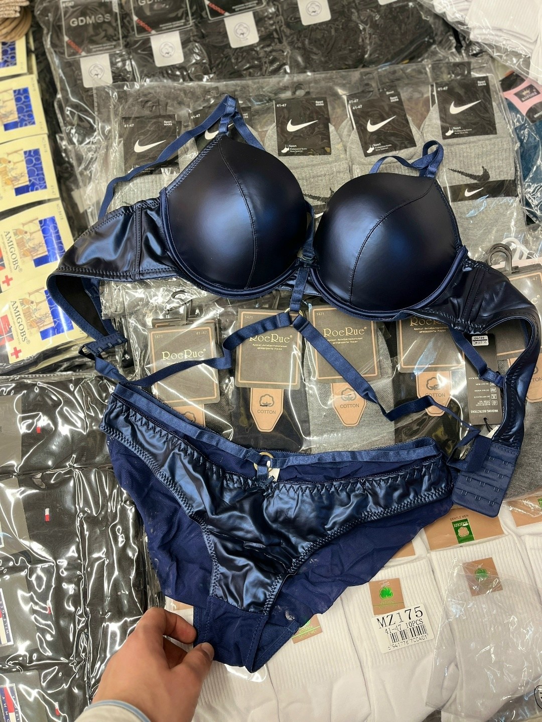 кожаный комплект нижнего белья,бюстгальтер с пуш ап,комплекты нижнего белья,нижнее белье кожаное,женское нижнее белье