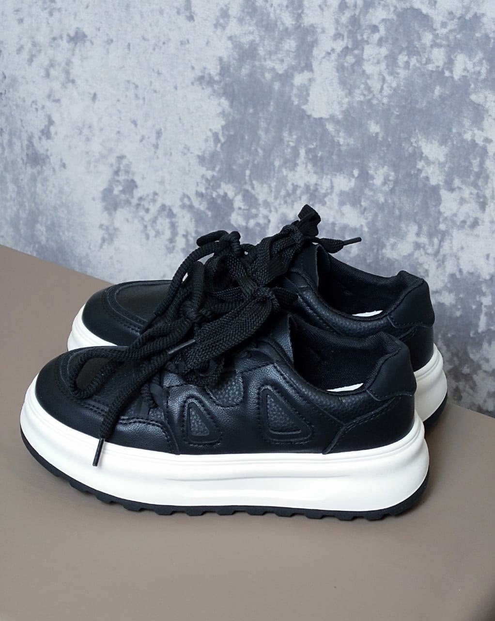 ,кроссовки женскиe,кроссовки для женщин,модные кроссовки,повседневные кроссовки