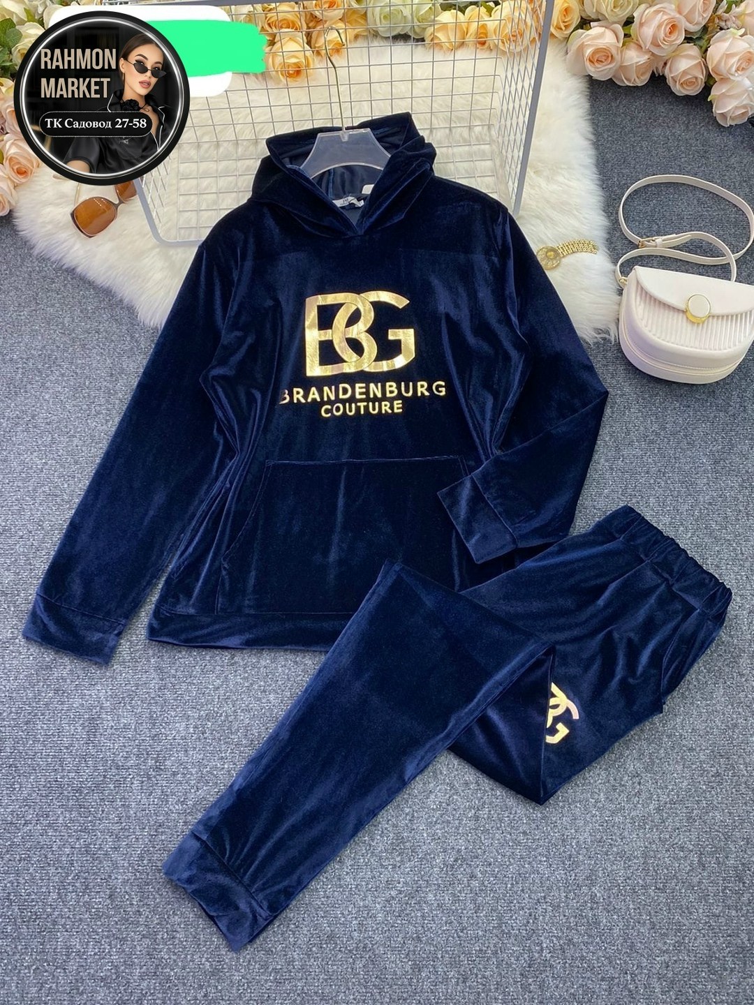 велюровый костюм женский спортивный черный,женский велюровый спортивный костюм большого размера,пышные формы женщины в велюровых костюмах, видео.,костюм велюровый,велюровый спортивный костюм