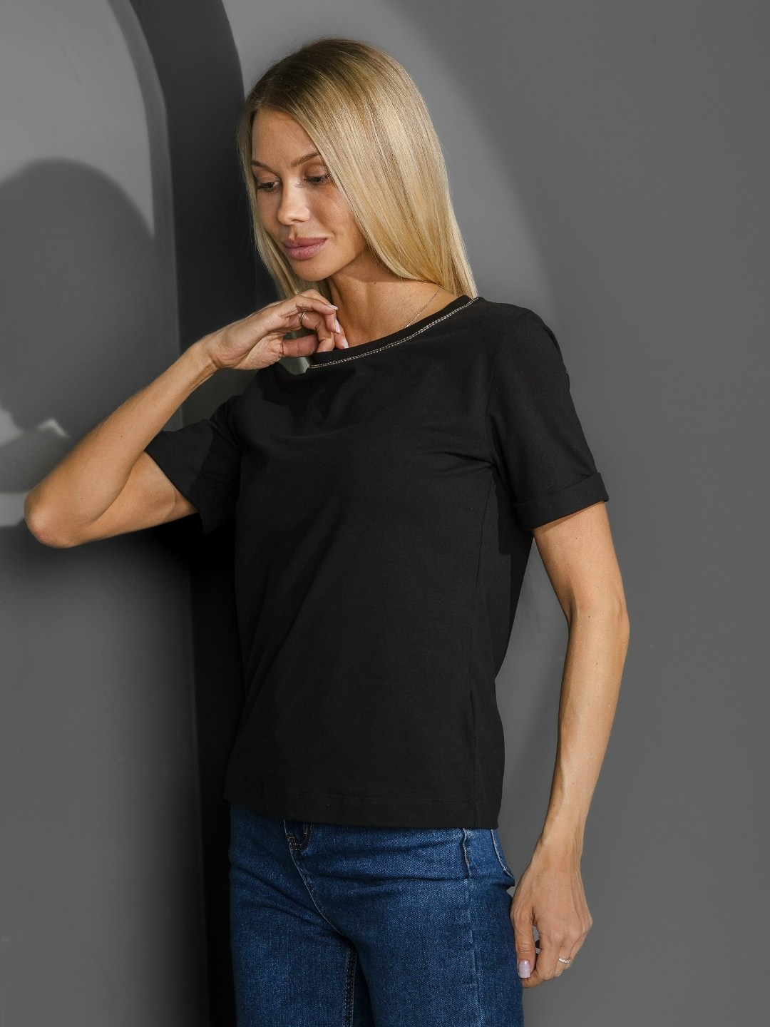 женская футболка,женская базовая футболка,футболка женская черная,футболки для женщин,футболка со стразами