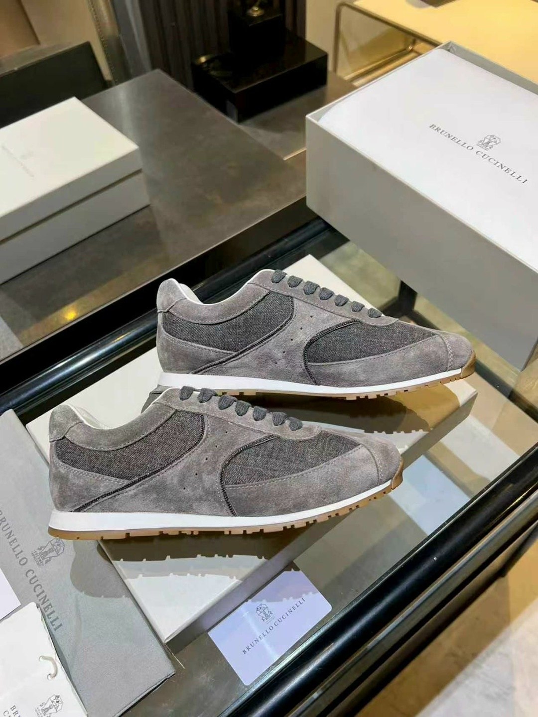 кроссовки brunello cucinelli замшевые,brunello cucinelli  женская кроссовки 2026,кроссовки brunello cucinelli,кроссовки замшевые,женские кроссовки