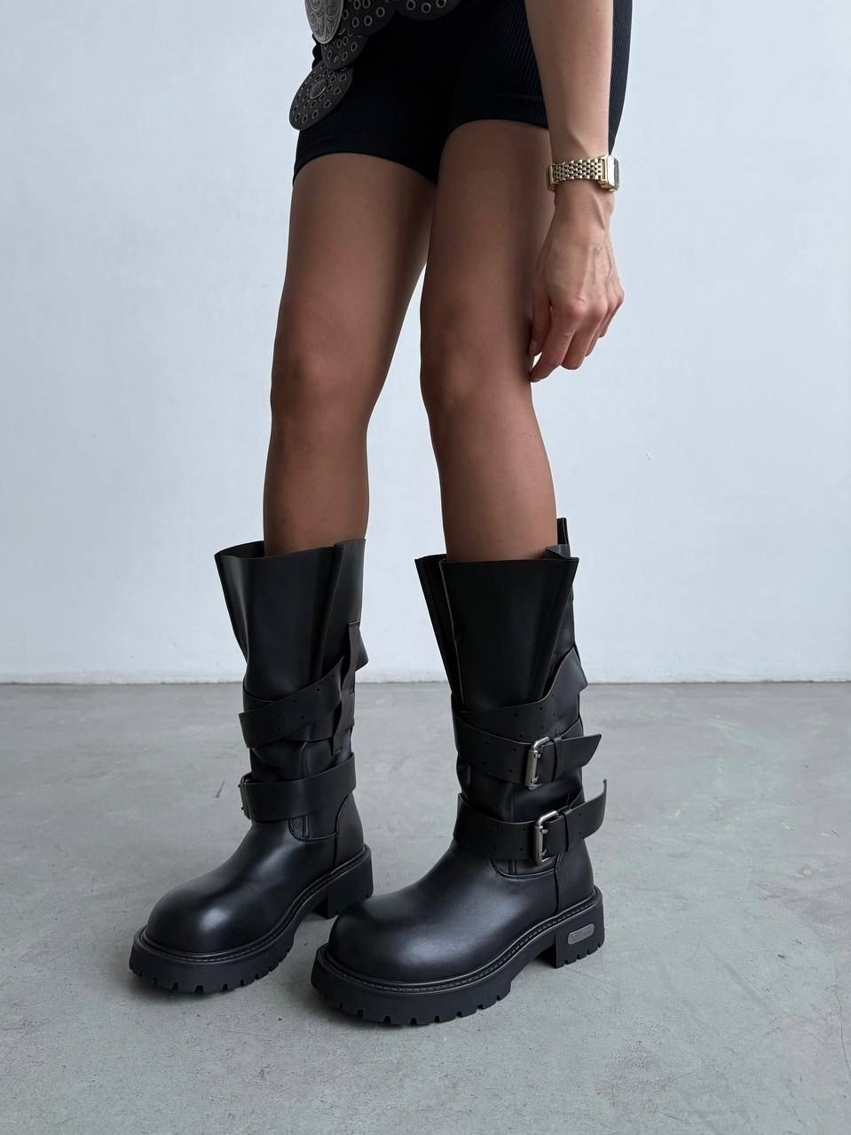 ,женские ботинки,стильные сапоги,обуви,высокие ботинки
