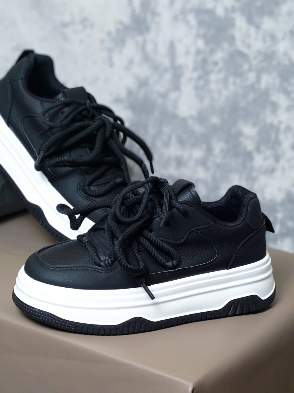 ,кроссовки женскиe,модные кроссовки,повседневные кроссовки,массивные кроссовки