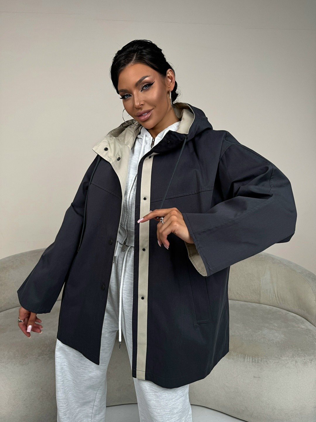 демисезонная куртка,куртка,ветровка удлиненная с капюшоном,куртка модная,женская куртка