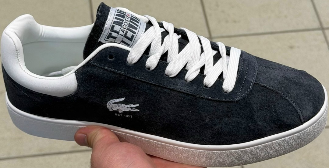 кроссовки lacoste,кроссовки lacoste baseshot,мужские кроссовки lacoste baseshot из замши с резиновой подошвой,кеды baseshot lacoste,замшевые кроссовки lacoste для мужчин с контрастной резиновой подошв
