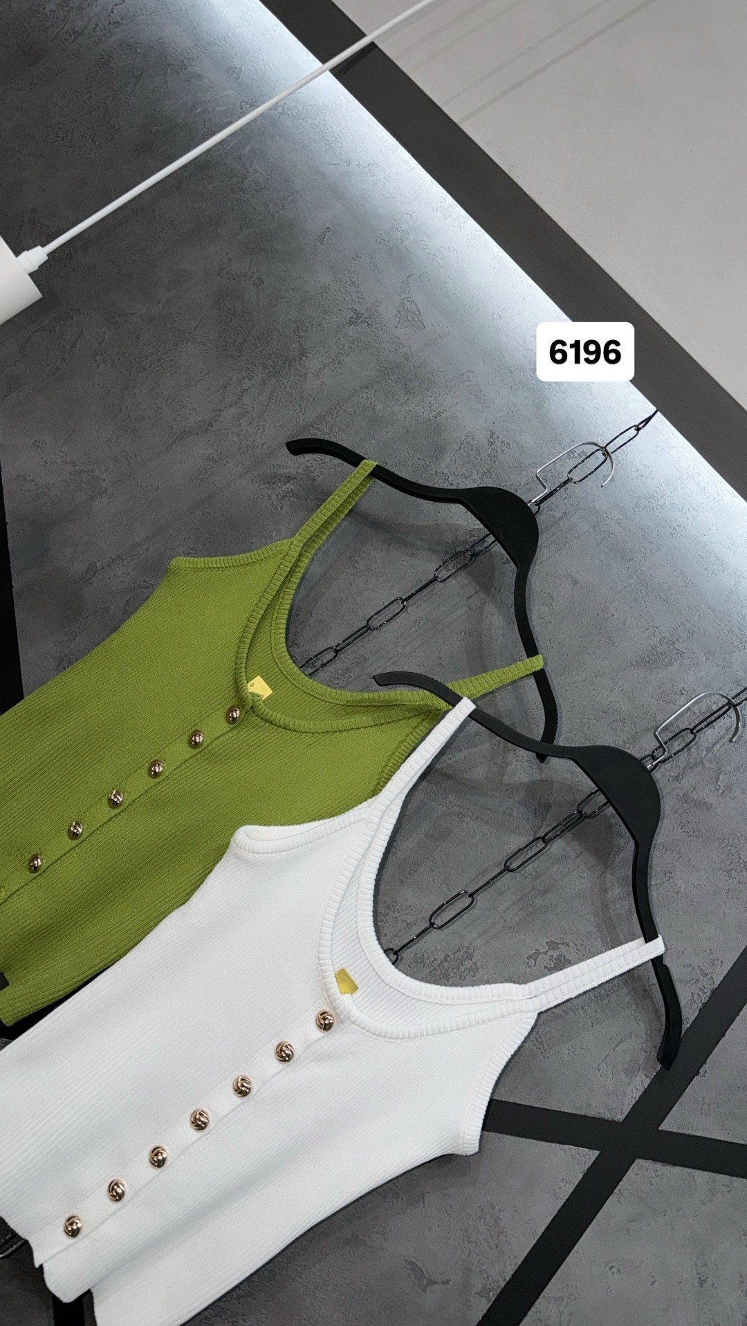 топ с пуговицами,майка на пуговицах женская,вязаные топы,вязаная майка,топы и майки