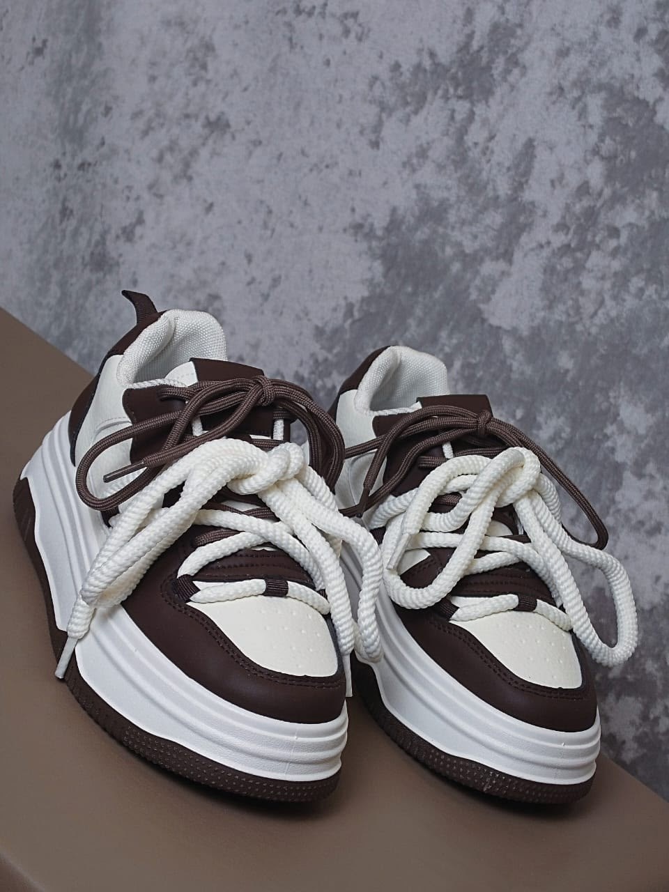 ,женские кроссовки,повседневные кроссовки,стильные женские кроссовки,модные кроссовки