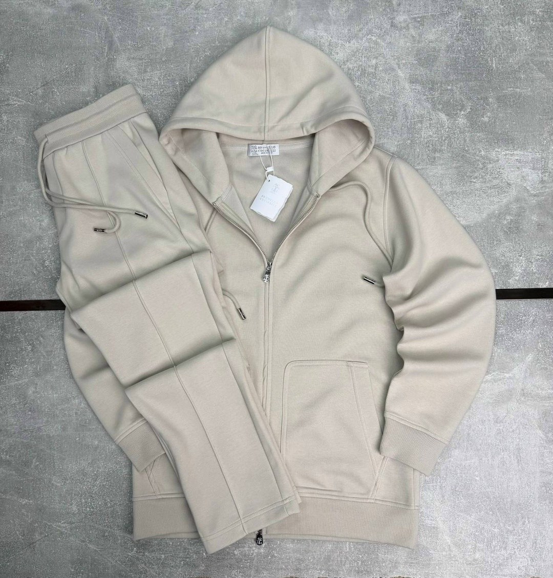 спортивный костюм brunello cucinelli,бежевая кофта,спортивные костюм,мужской спортивный костюм