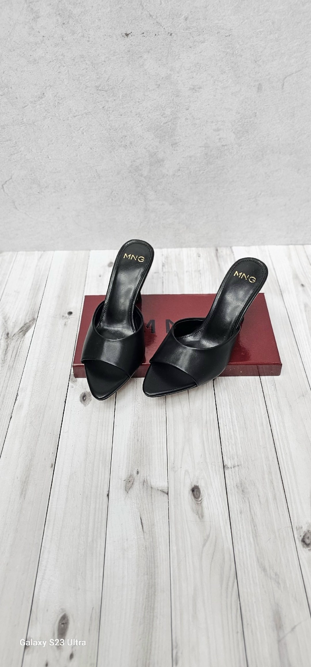 ,бежевые кожаные босоножки the row на низком каблуке,мюли женские,женские босоножки,мюли на каблуке