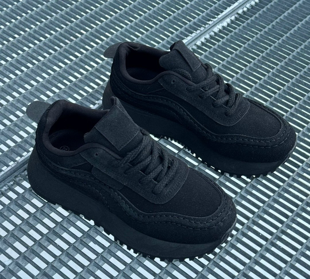 кроссовки женские,кроссовки найк женские черные на белой подошве,,черные кроссовки,кроссовки замш