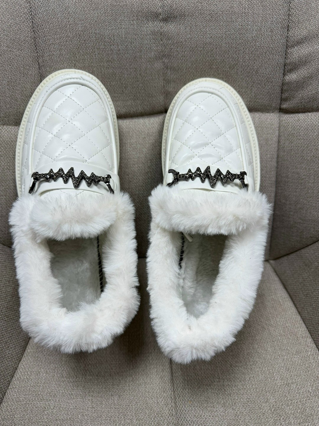 ,угги женские,зимняя женская ,модные угги,женская