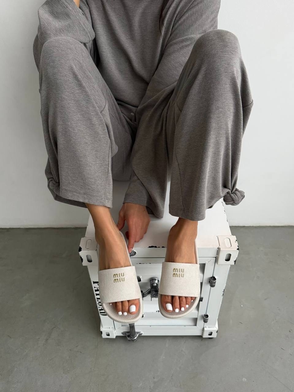 женские шлепанцы,шлепки женские,модные шлепки,женские босоножки, женская