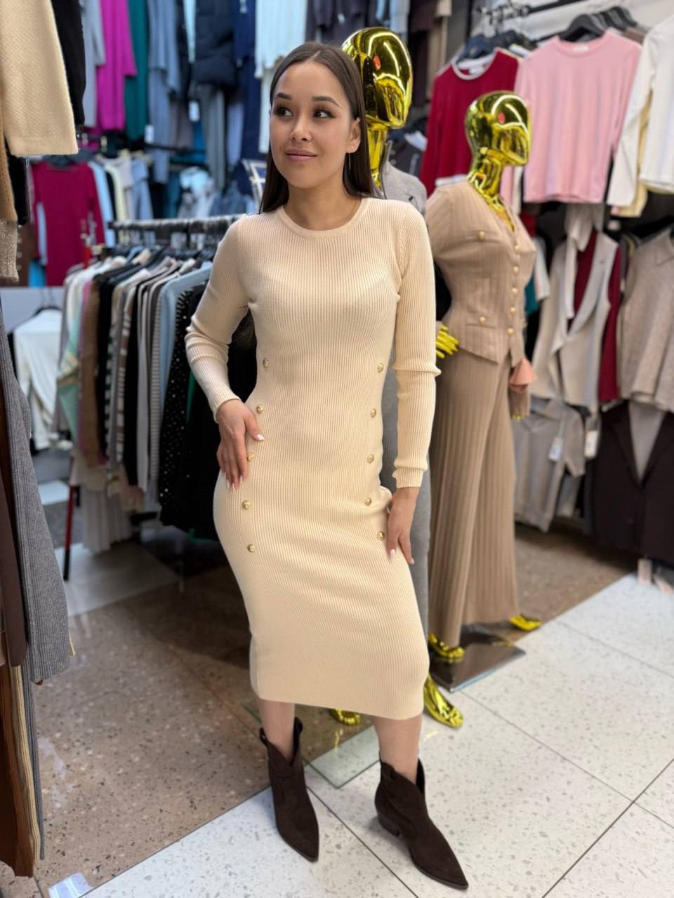 платье лапша бежевое,платье лапша,женское платье лапша,платье из лапши трикотаж,бежевое платье вязаное