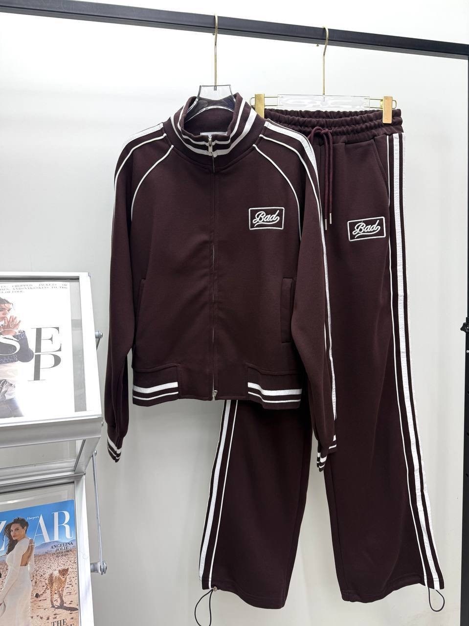спортивные костюм,adidas tracksuit,womens adidas burgundy tracksuit,женский костюм,стильные спортивные костюмы