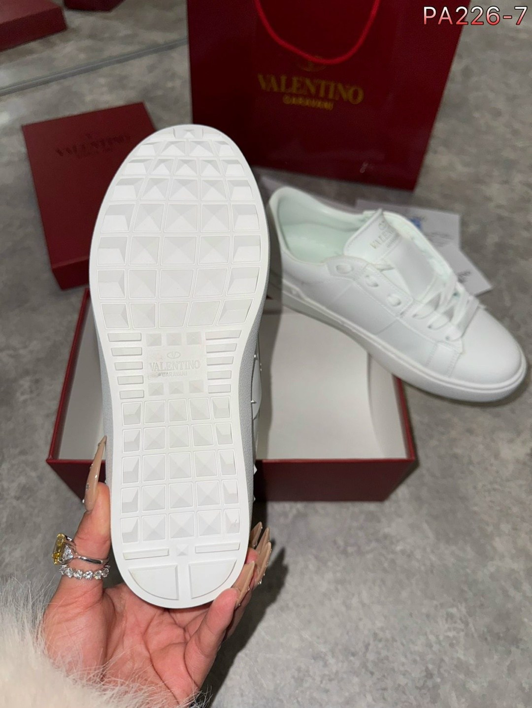 ,кроссовки женские valentino,кроссовки valentino,valentino кеды, спортивная