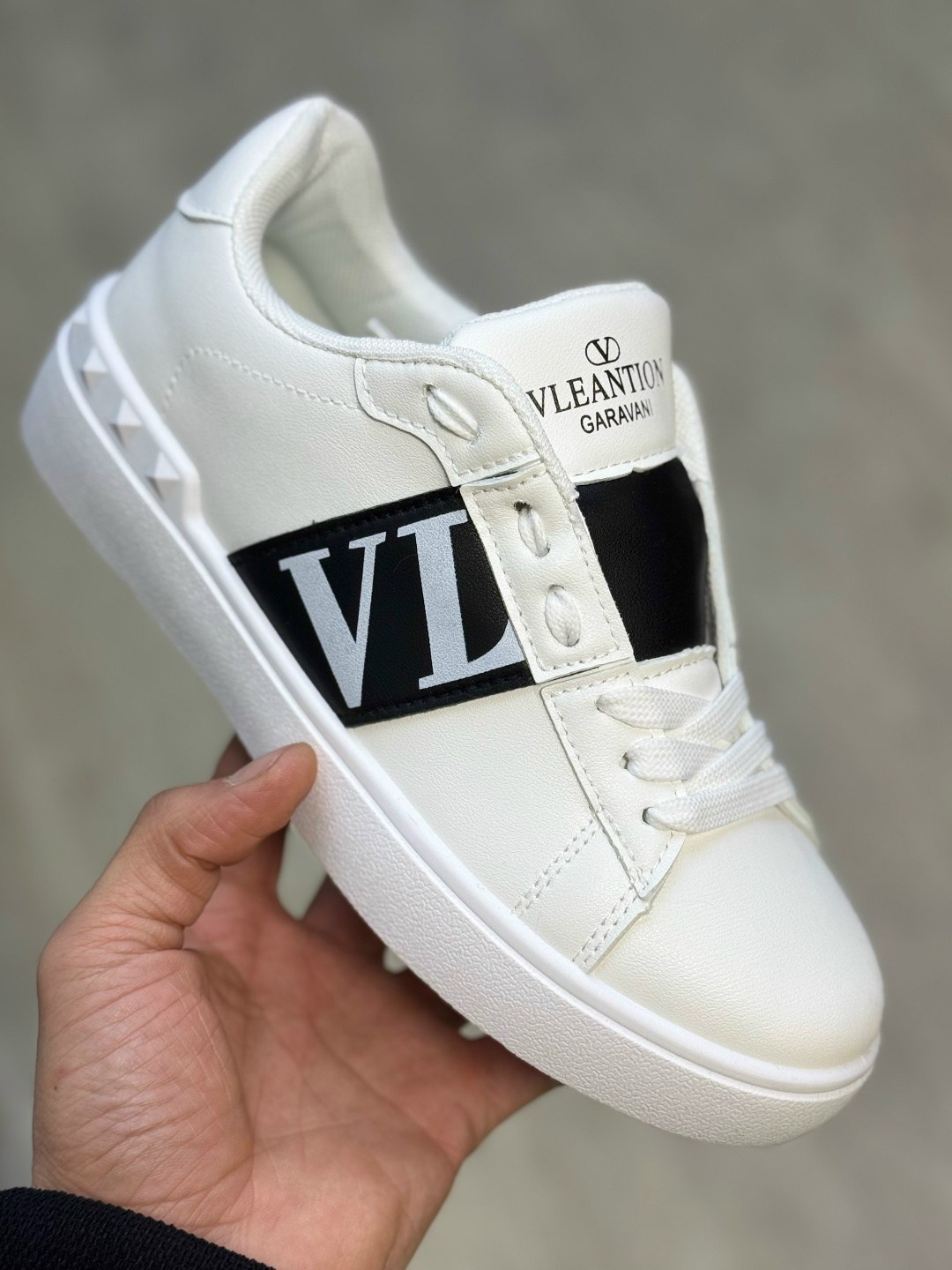 ,кроссовки женскиe,кроссовки valentino,кроссовки женские valentino,белые кроссовки