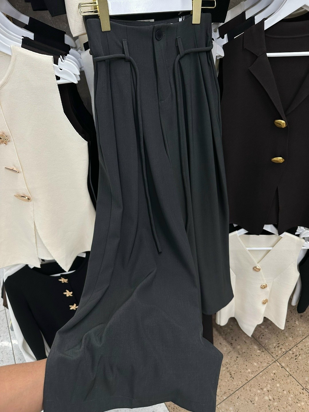 широкие брюки женские,широкие брюки для женщин,широкие брюки,брюки с широкими штанинами,брюки женские с широкими штанинами