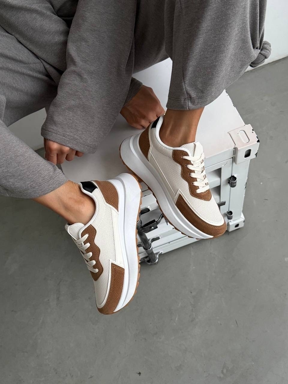 ,кроссовки женскиe,спортивная ,стильные женские кроссовки,модные кроссовки